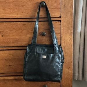 Perlina Black Leather Shoulder Bag